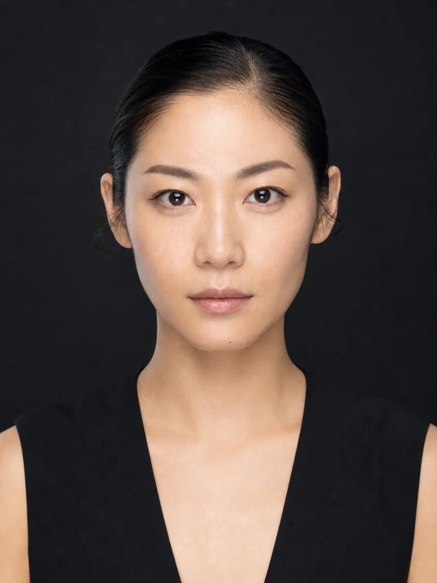 Well-lit front face portrait ready for harmony analysis